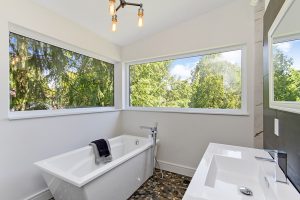 lots of light in the en-suite with the corner windows above the stand alone soaker tub